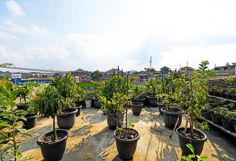 Hotel Spot On 91221 Pondok Nsn Syariah