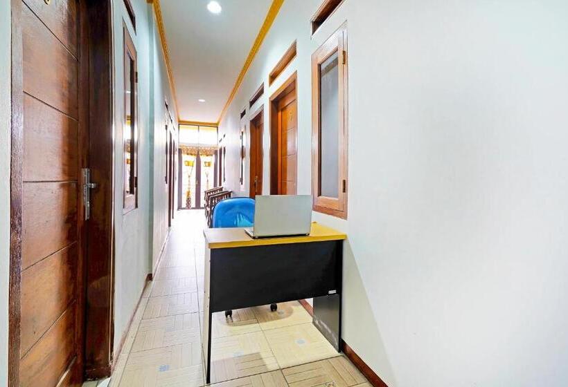 Hotel Spot On 91221 Pondok Nsn Syariah