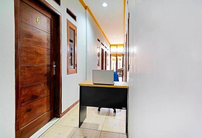 Hotel Spot On 91221 Pondok Nsn Syariah