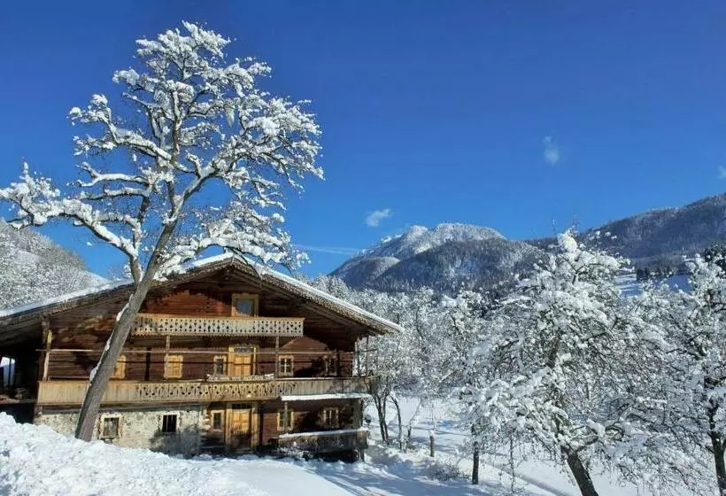 Majatalo Hausbergerhof Gästehaus Ainberger