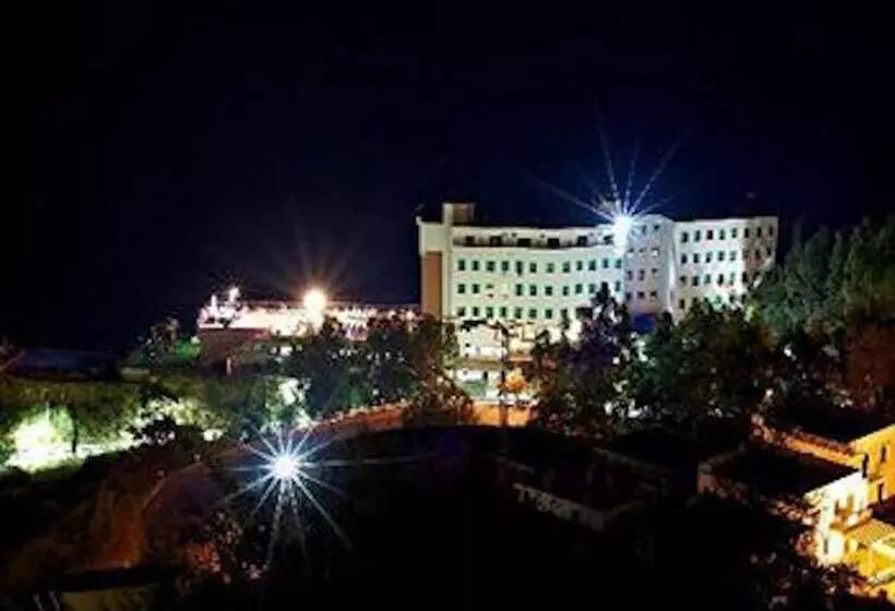 Отель Caposkino Park