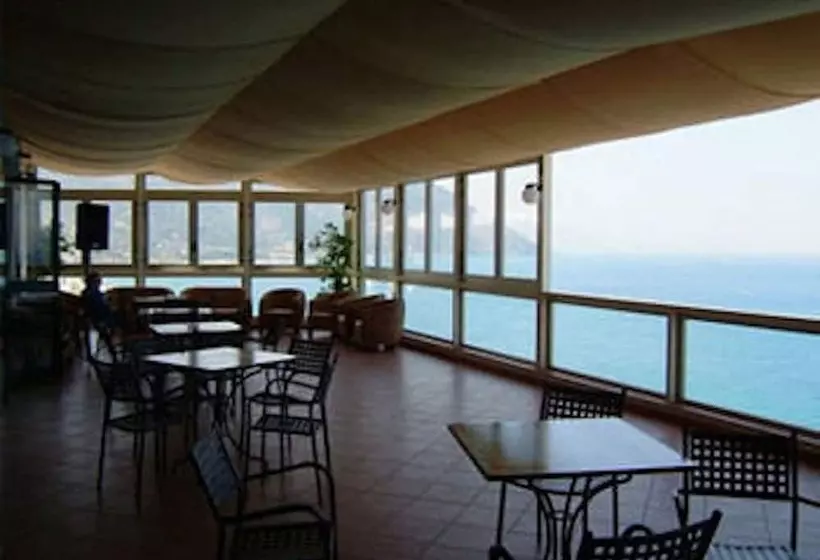 Отель Caposkino Park