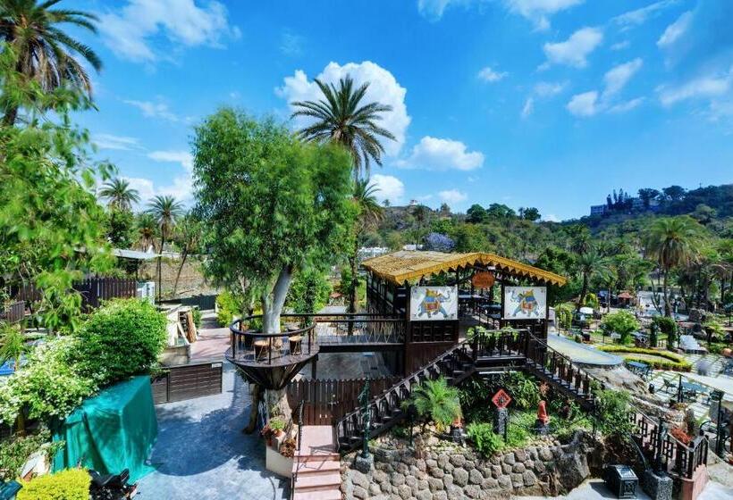 Отель Chacha Inn  The Garden Retreat