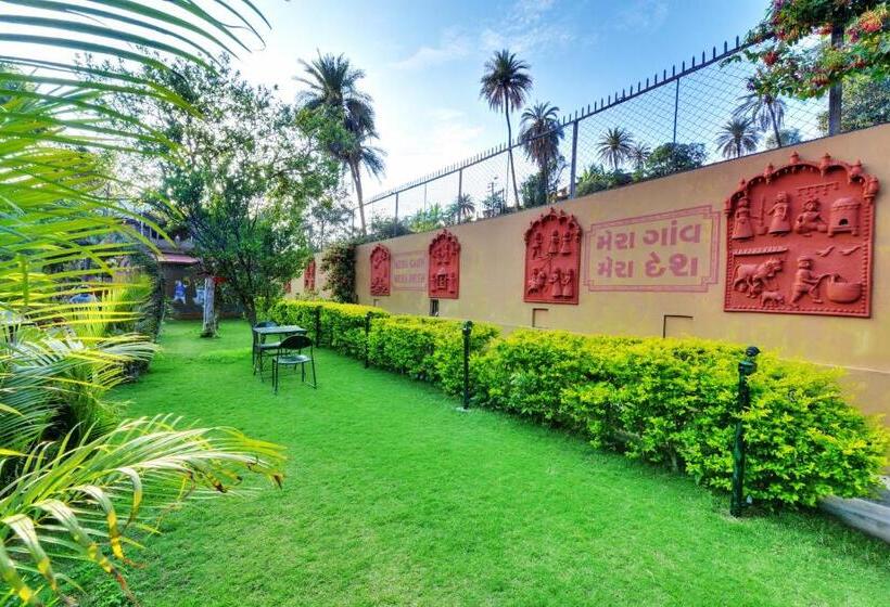 Отель Chacha Inn  The Garden Retreat