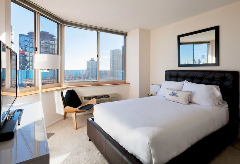 فندق Churchill At Washington Blvd