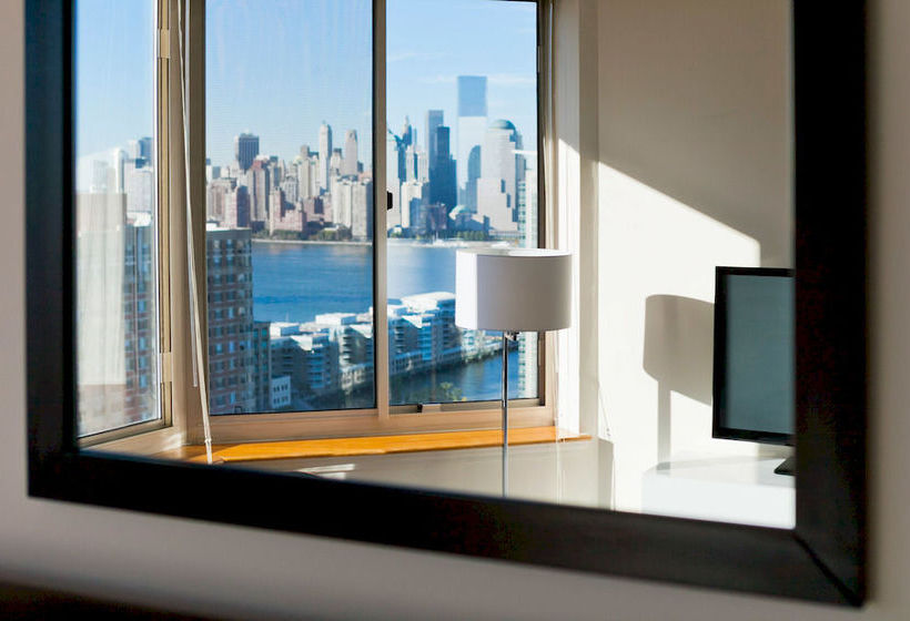 فندق Churchill At Washington Blvd