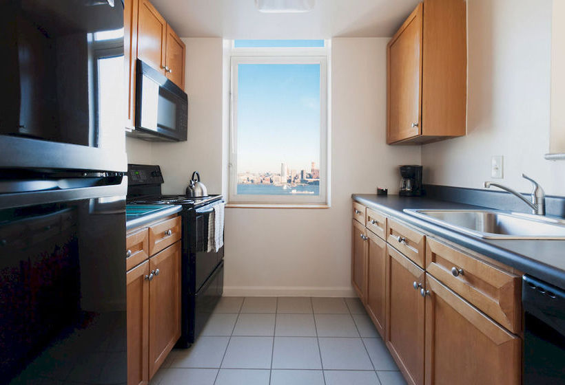 فندق Churchill At Washington Blvd