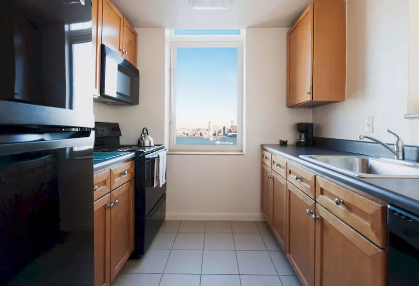 فندق Churchill At Washington Blvd