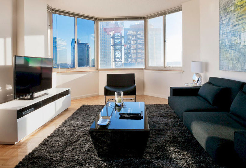 فندق Churchill At Washington Blvd