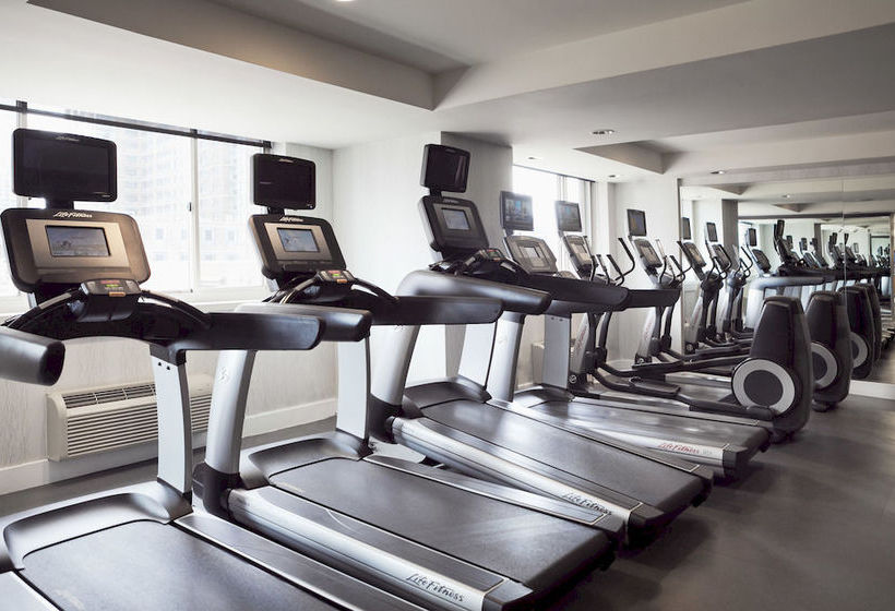 فندق Churchill At Washington Blvd