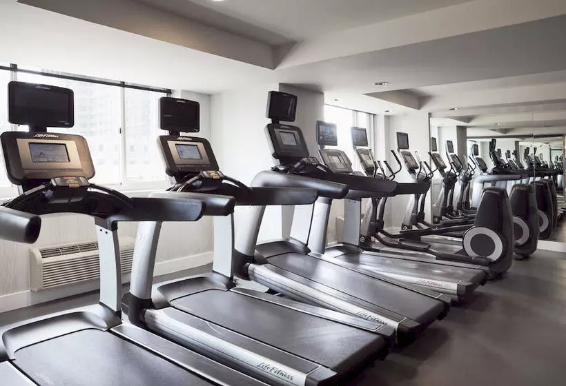 فندق Churchill At Washington Blvd