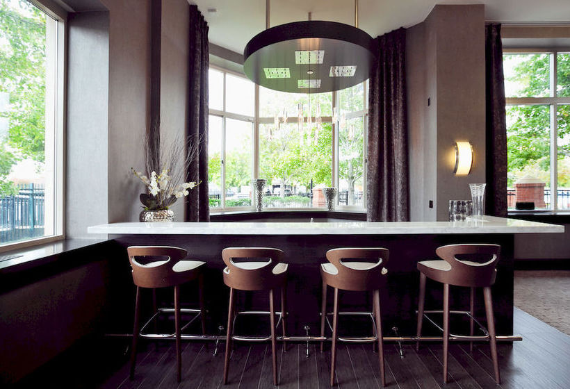 فندق Churchill At Washington Blvd