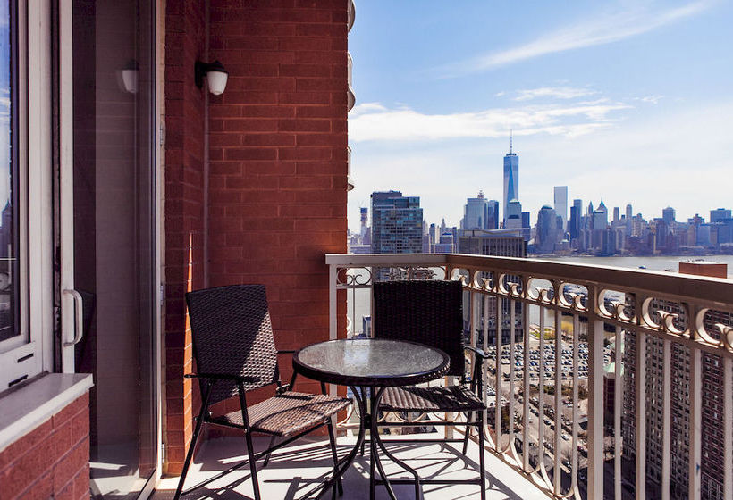 فندق Churchill At Washington Blvd