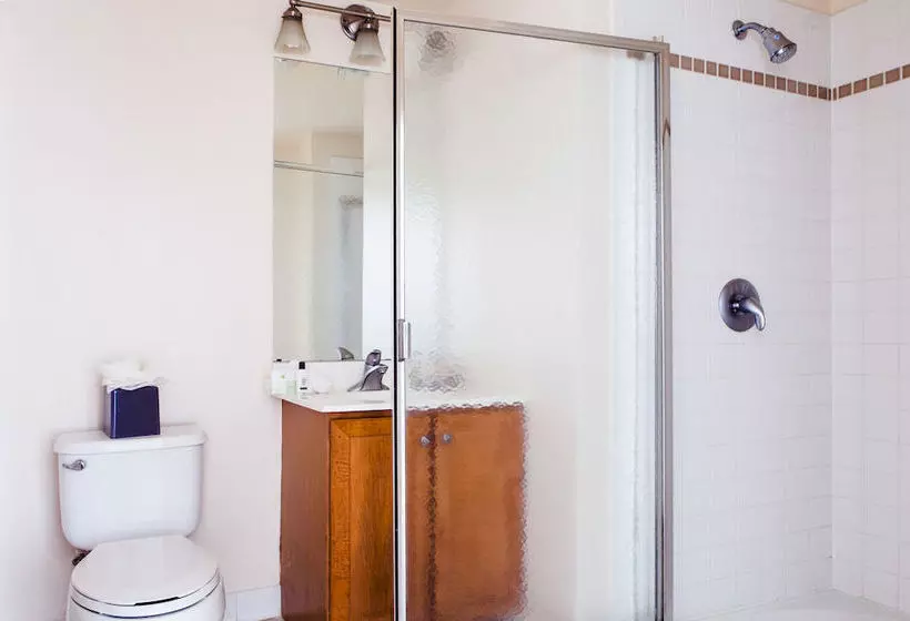 فندق Churchill At Washington Blvd