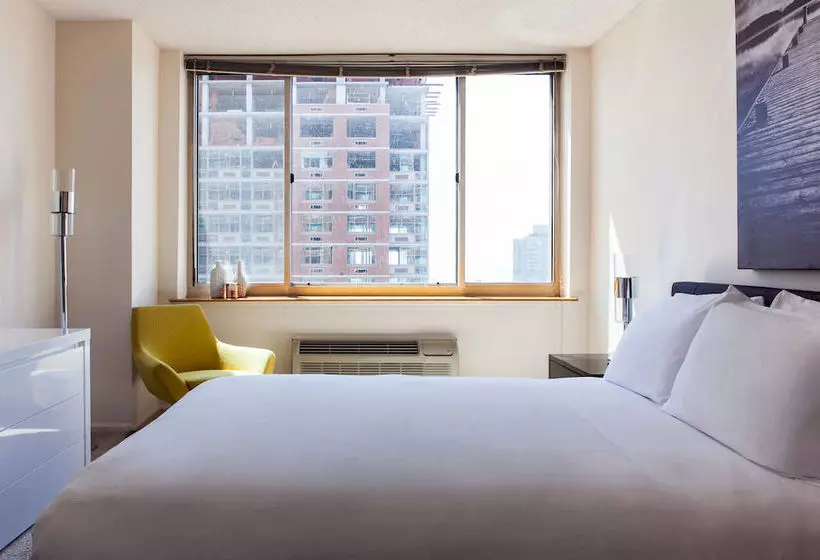 فندق Churchill At Washington Blvd