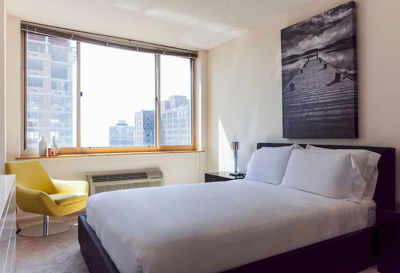 فندق Churchill At Washington Blvd