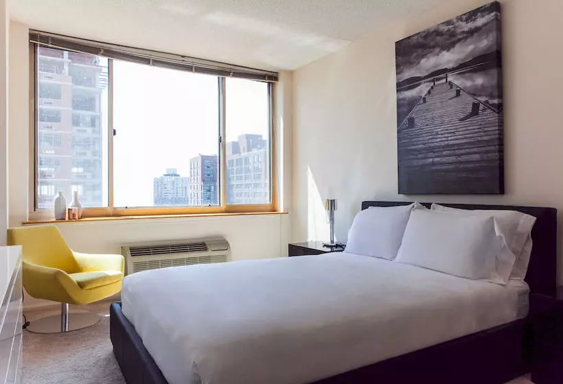 فندق Churchill At Washington Blvd