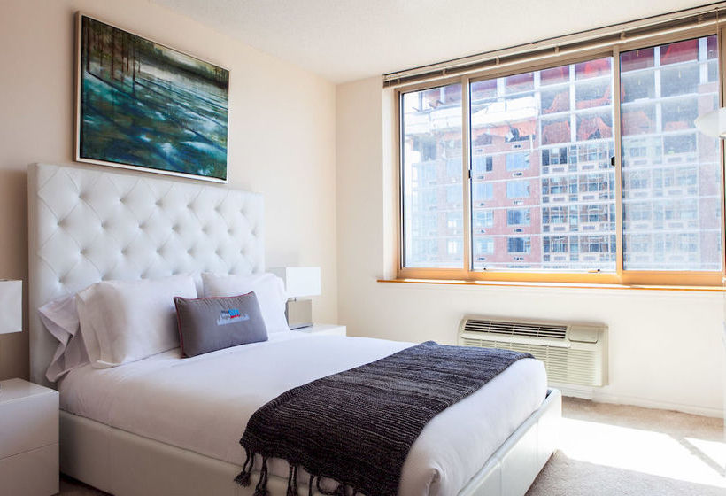 فندق Churchill At Washington Blvd