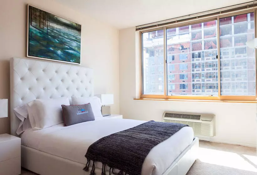 فندق Churchill At Washington Blvd