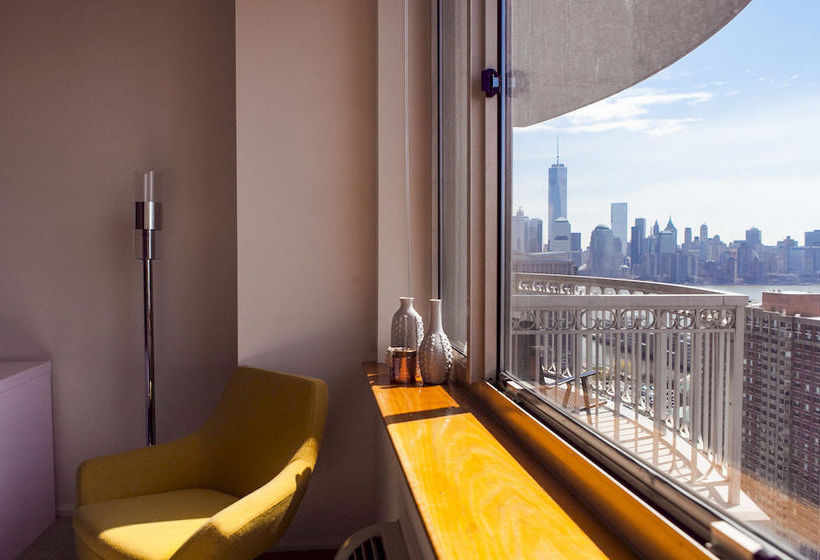 فندق Churchill At Washington Blvd