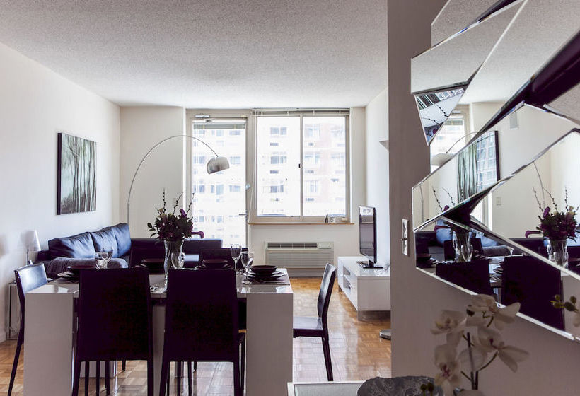 فندق Churchill At Washington Blvd