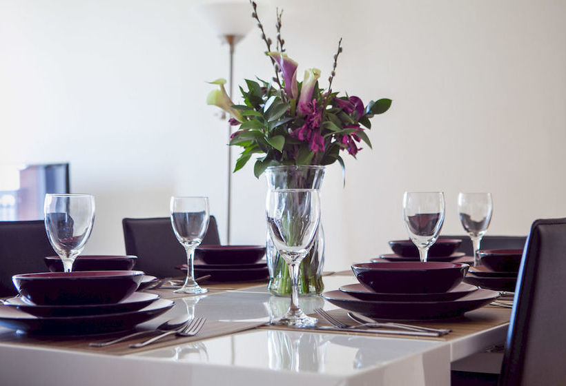 فندق Churchill At Washington Blvd