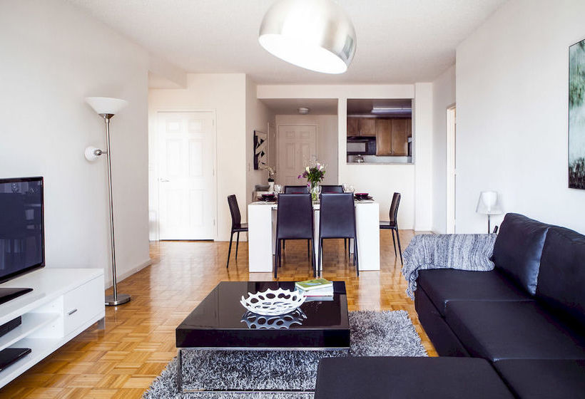 فندق Churchill At Washington Blvd