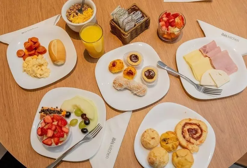 Отель Ibis Vitoria Aeroporto