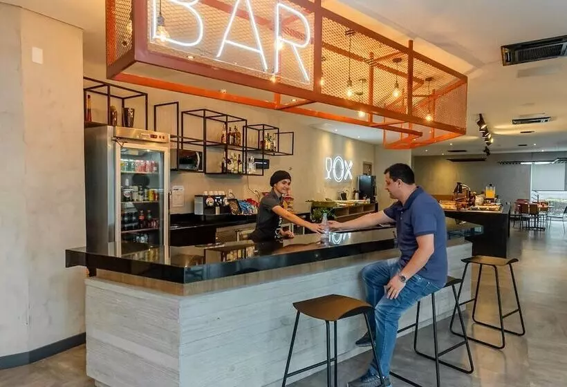 Отель Ibis Vitoria Aeroporto