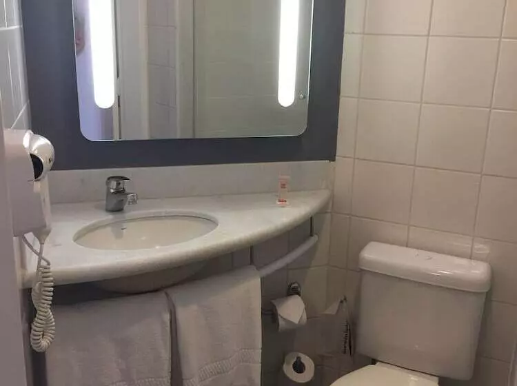 Отель Ibis Vitoria Aeroporto