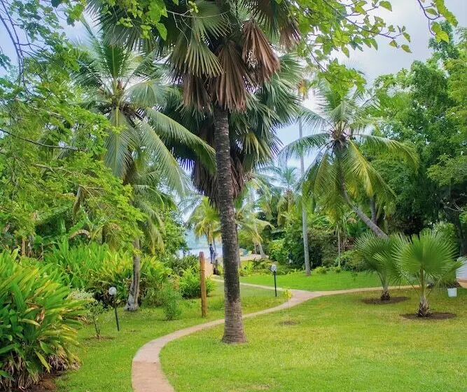 호텔 Loharano Lodge