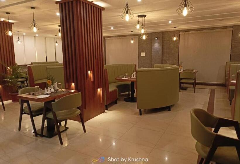 호텔 Preethi Classic Towers