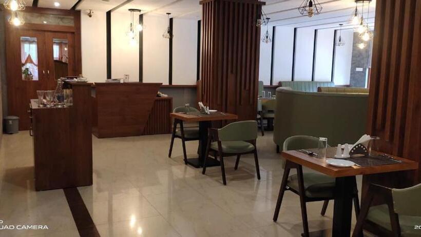 호텔 Preethi Classic Towers