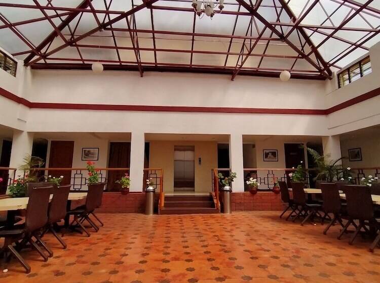 호텔 Preethi Classic Towers