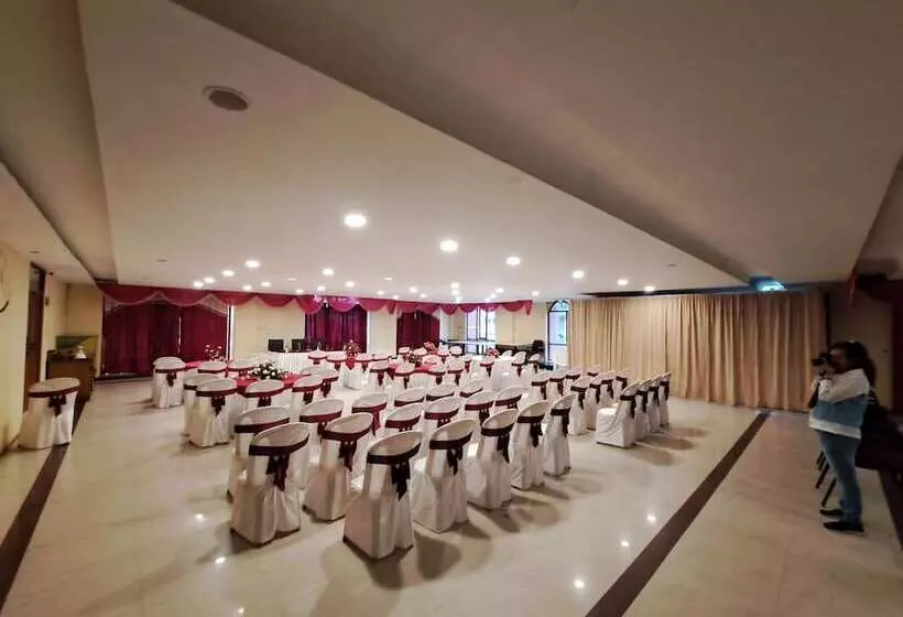 ホテル Preethi Classic Towers