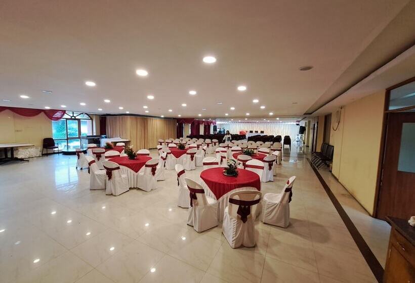 호텔 Preethi Classic Towers