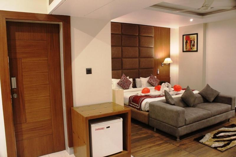 בית מלון כפרי The Royal Melange Beacon