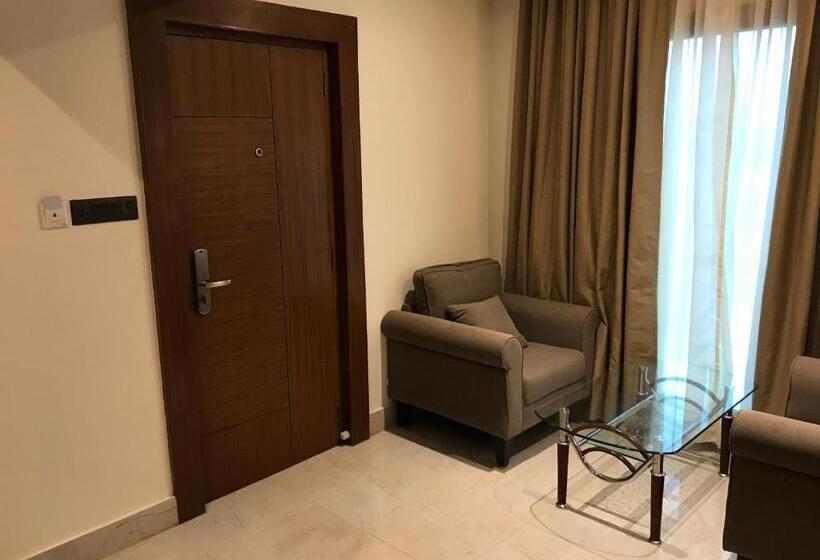 בית מלון כפרי The Royal Melange Beacon