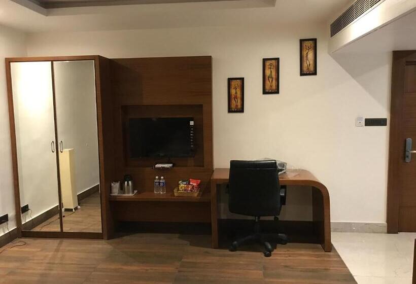 בית מלון כפרי The Royal Melange Beacon