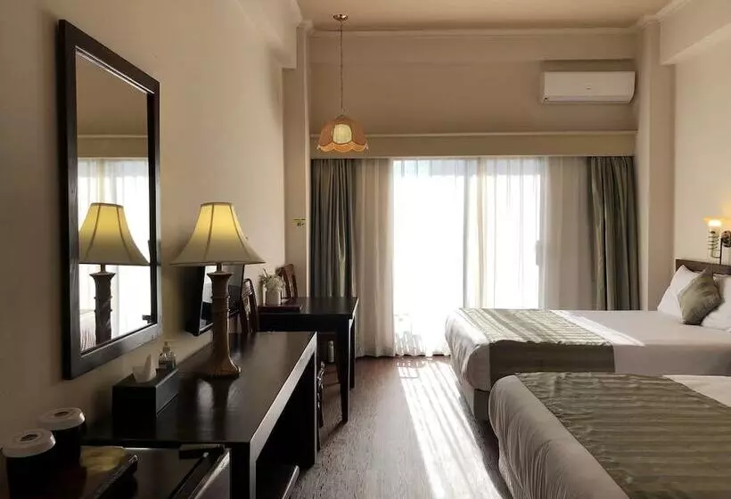 استراحتگاه Holiday Saipan