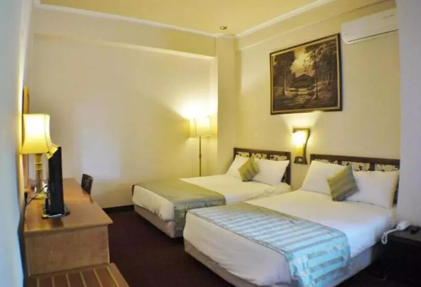 استراحتگاه Holiday Saipan