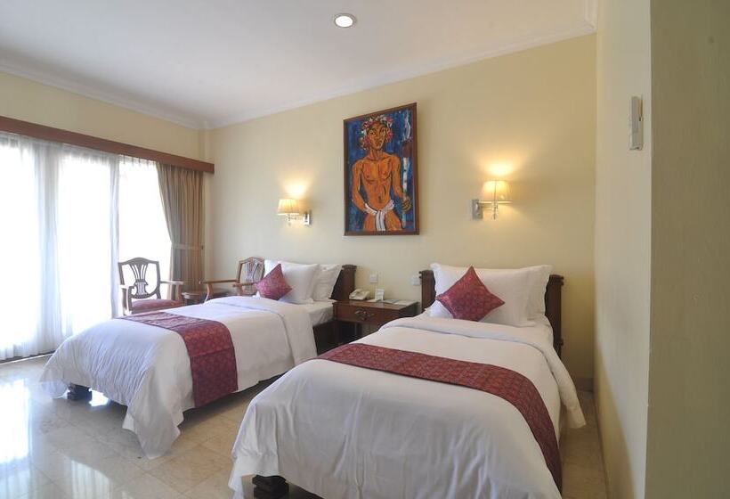 منتجع Kumala Pantai