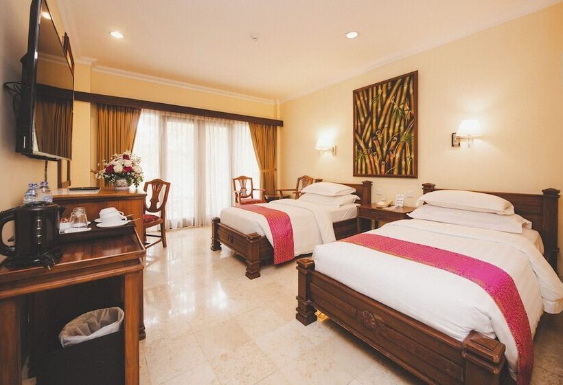 منتجع Kumala Pantai