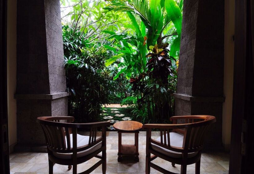 منتجع Kumala Pantai