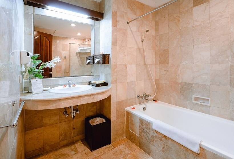 منتجع Kumala Pantai