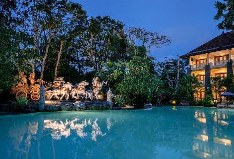 منتجع Kumala Pantai