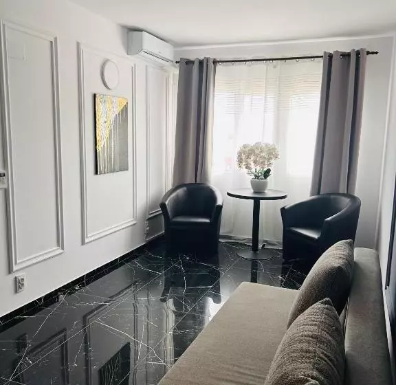 Hotel Myda