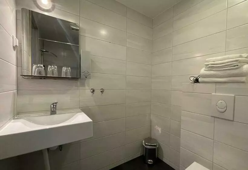 هتل Aisa Studio
