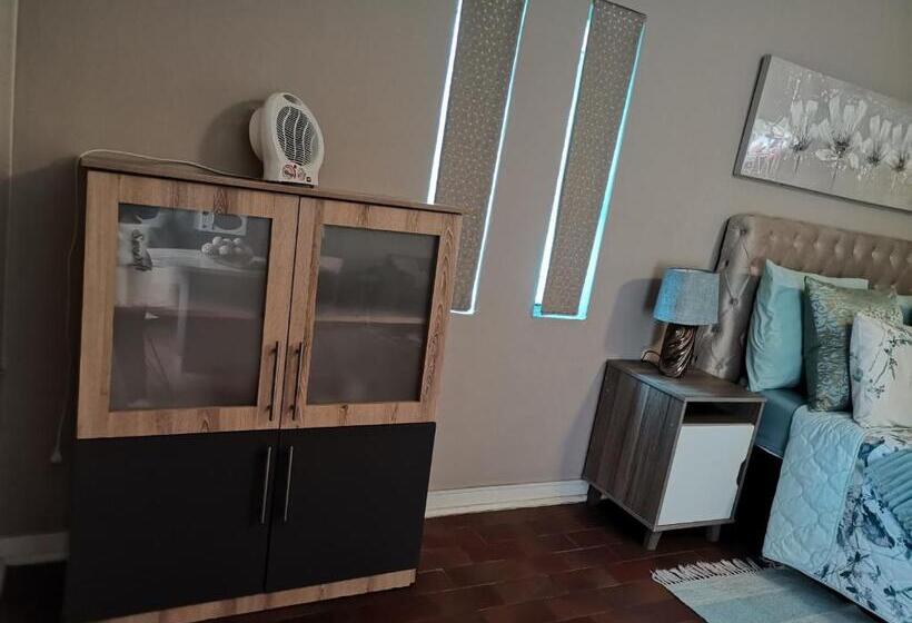 بنسيون Dr M Beauty Lounge And Guest House