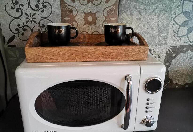 بنسيون Dr M Beauty Lounge And Guest House